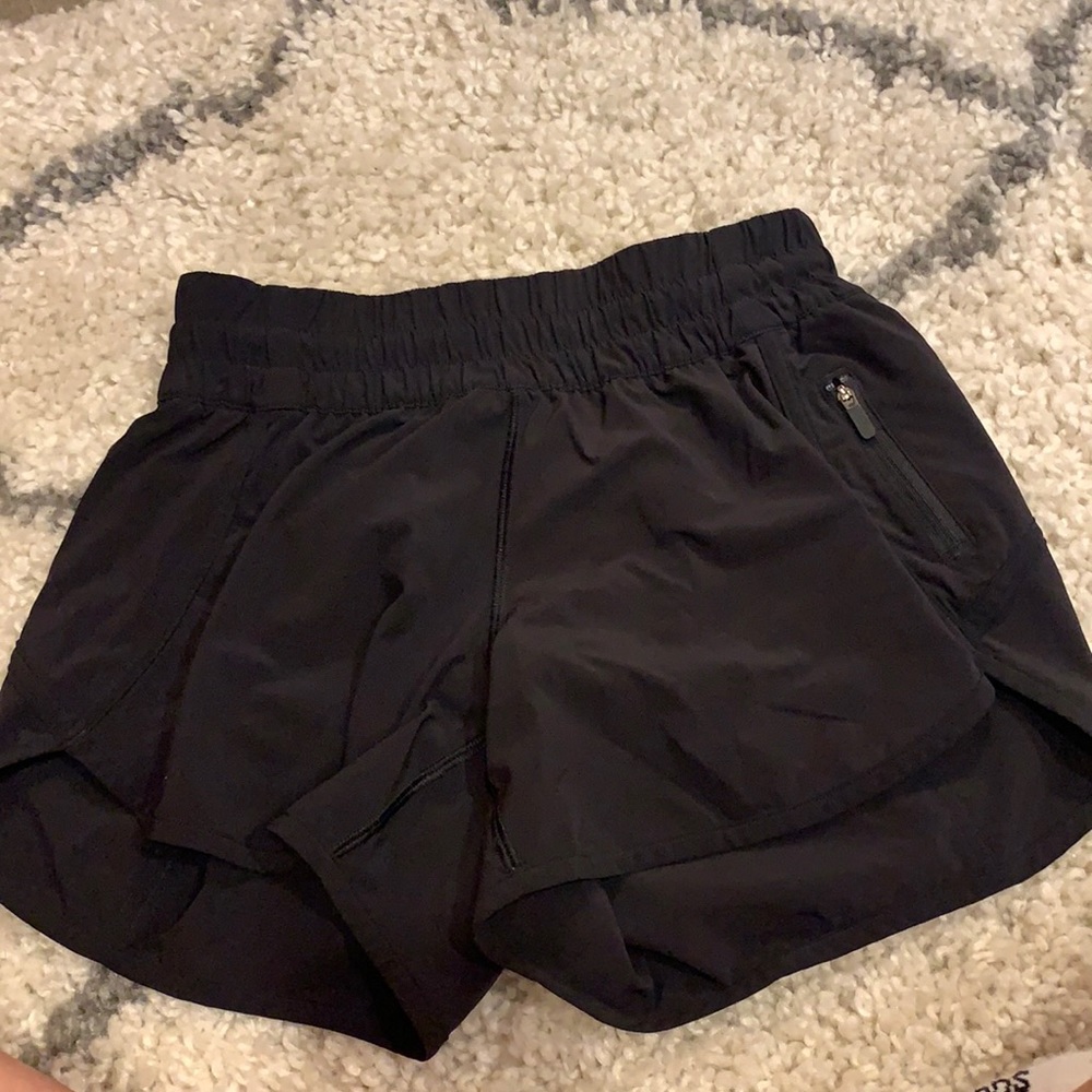Lululemon Tracker 4 in Short in Black